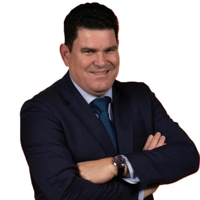 LUIS PAREDES